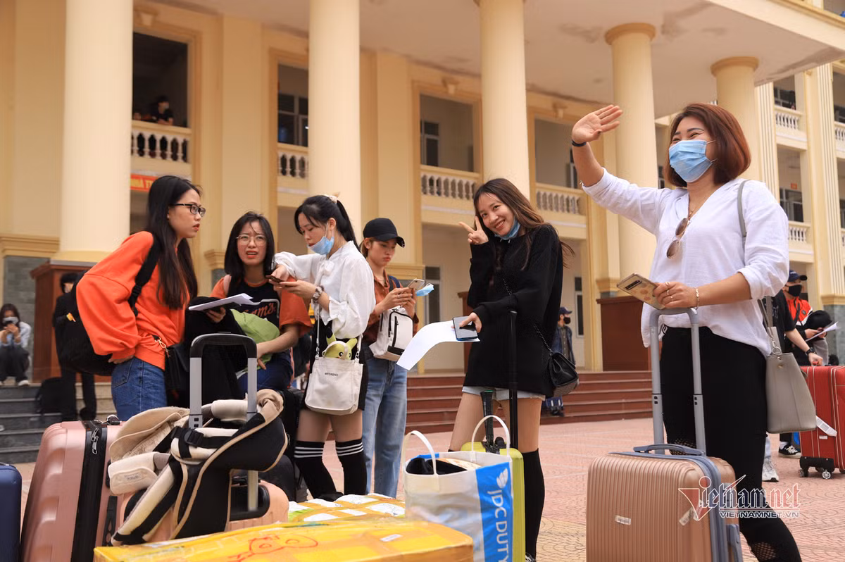 Quyen luyen chia tay khu cach ly 'com ngon, thoai mai nho mai khong quen'-Hinh-14