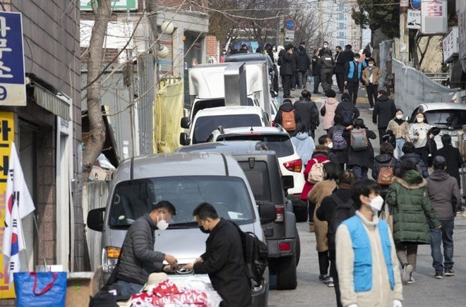 Muc su Han Quoc to chuc tu hop, bat chap canh bao dich COVID-19