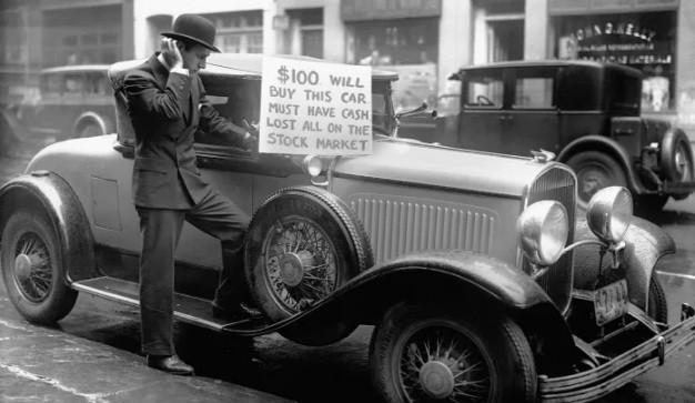 Thêm nữa, không có nhiều người có đủ khả năng mua ô tô. Thậm chí có người phải bán xe để trả nợ sau khi mất tiền ở thị trường chứng khoán. Theo đó, số lượng các vụ tai nạn giao thông được giảm bớt.