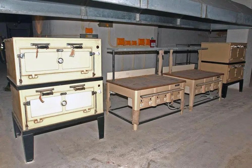 Vào năm 2004, sự tồn tại của boongke này được giới chức Anh công bố. Khi ấy, dân chúng Anh mới biết đến hầm ngầm trú ẩn tránh bom hạt nhân này.