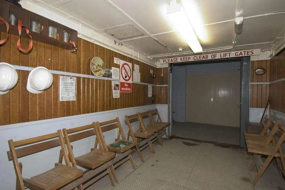 Điều này xuất phát từ việc boongke bí mật thời chiến tranh Lạnh này được xây dựng với mục đích sẽ trở thành trung tâm chỉ huy của chính phủ trong trường hợp nước Anh đối mặt với chiến tranh hạt nhân.