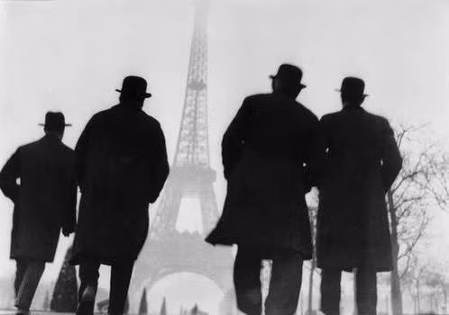 Vài tháng sau, Lustig trở lại Paris và lại rao bán tháp Eiffel. Y mời 5 chủ buôn sắt vụn khác tham gia thương vụ này. Thế nhưng lần nay Lustig không đạt được mục đích bởi các chủ buôn sắt vụn cảnh giác hơn và nhanh chóng báo cảnh sát.