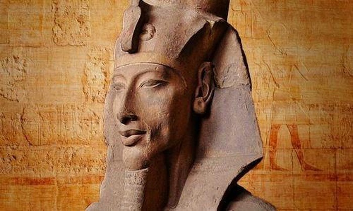 Cụ thể, pharaoh Akhenaten muốn thay đổi quan điểm tôn giáo đương thời. Đây được cho là nguyên nhân chính khiến ông bị gạch ra khỏi danh sách các pharaoh trị vì Ai Cập.