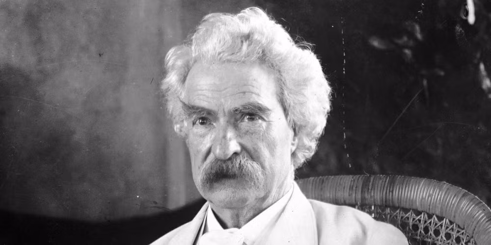 Bên cạnh sự nghiệp sáng tác, Mark Twain rất quan tâm đến khoa học. Ông dành không ít thời gian nghiên cứu một số vấn đề khoa học.