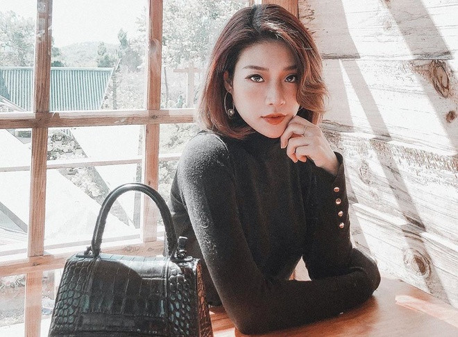 Huyền Mít vốn được biết đến là vợ của rapper Rhymastic. Cô sở hữu nét đẹp sắc sảo cùng gout thời trang gợi cảm. Tuy chỉ sở hữu chiều cao 1,50 m nhưng hot girl Hà thành vẫn chiếm cảm tình của dân mạng bởi số đo cơ thể cân đối. Hiện tại, cô đã theo chồng vào TP.HCM và đang làm việc trong lĩnh vực truyền thông.