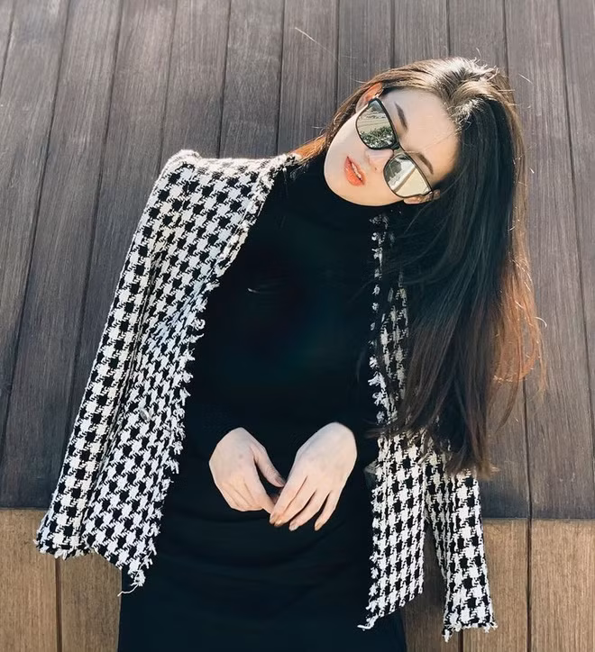 Tuy được xem là hot girl sở hữu nét đẹp tự nhiên hiếm có, Ngọc Thảo lại lận đận trong tình duyên. Cô từng có mối tình hai năm với rapper Andree, sau đó là chuyện tình lãng mạn với doanh nhân Tuấn Hải. Ngày cưới Tóc Tiên, cô gặp lại bạn trai cũ Andree. Ngọc Thảo cho rằng "cả hai đã là quá khứ". Trả lời Zing.vn, hot girl của series Thích ăn phở nói mình đang theo "chủ nghĩa độc thân".