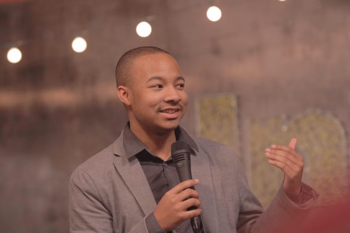 Sau 2 năm, công ty của Bledsoe có hơn 100 nhân viên gồm những nhà thiết kế và lập trình viên giỏi. Không những vậy, anh còn là nhà diễn thuyết xuất sắc trong các chủ đề doanh nhân với chiến lược kỹ thuật số, phát triển thương hiệu và bảo vệ quyền lợi của người trẻ.