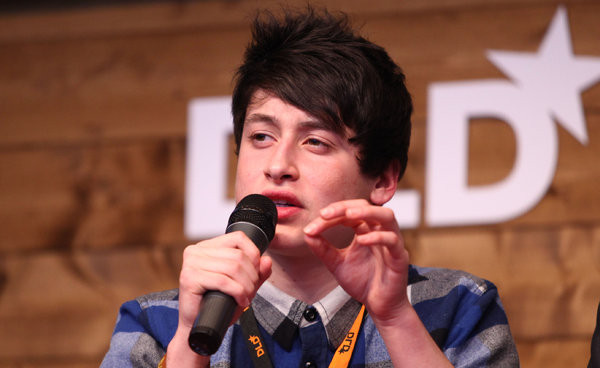 Nick D' Aloisio là tên tuổi nổi tiếng trong hội rich kid thế giới với việc tự thân khởi nghiệp và đạt được thành công lớn. Là một thiên tài, D' Aloisio là người tạo ra ứng dụng công nghệ thành công có tên Summly. Đây là một ứng dụng sáng tạo tóm tắt các bài báo, tin tức và nội dung khác để bạn có thể nhanh chóng đọc và hiểu.