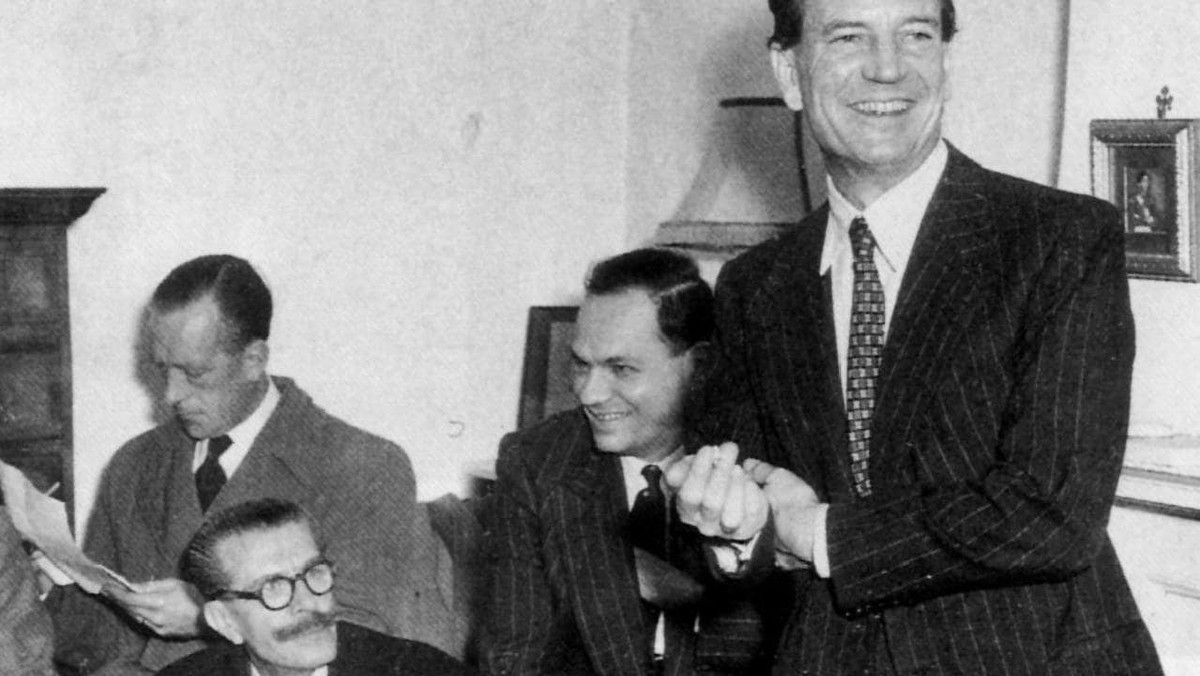 Thế nhưng, vào năm 1961, Anatoliy Golitsyn, quan chức cấp cao của KGB đào thoát sang Mỹ, cung cấp nhiều thông tin quan trọng về tình báo Liên Xô trong đó có Kim Philby. Vào đêm ngày 23/1/1963, Kim Philby bí mật rời khỏi Beirut, Lebanon. Đến tháng 7/1963, cơ quan ngoại giao Liên Xô công bố cho phép Kim Philby tị nạn chính trị và mang quốc tịch Liên Xô.