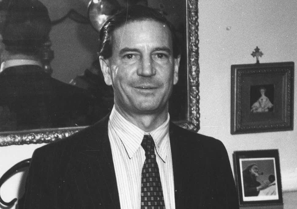 Đến tháng 9/1941, Kim Philby được bổ nhiệm làm việc tại Phòng V, Cơ quan Tình báo bí mật Anh (MI6). Ông phụ trách các hoạt động phản gián. Trong thời gian từ năm 1942 - 1943, Kim Philby được bổ nhiệm làm Phó phòng V và mở rộng các hoạt động sang Bắc Phi, Italy.