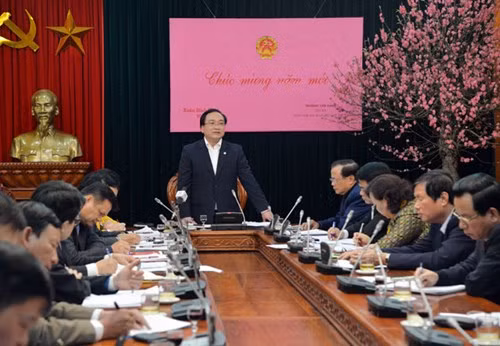 Ngày 15/2, tại phiên họp mở rộng để nghe báo cáo về tình hình Tết Nguyên đán Bính Thân 2016 và chuẩn bị nhân sự phục vụ bầu cử đại biểu Quốc hội, HĐND các cấp trên địa bàn Thủ đô, ông Hoàng Trung Hải yêu cầu các cơ quan quán triệt đến toàn thể nhân viên không được bỏ giờ làm việc đi lễ hội, đặc biệt phải mạnh tay xử lý nghiêm khắc những trường hợp cán bộ dùng xe công đi lễ hội, chùa chiền.