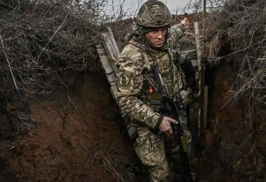 Tình hình ở Kharkov và Kupyansk đặc biệt căng thẳng, khiến các nhà lãnh đạo quân sự Ukraine buộc phải vội vàng điều động ngày càng nhiều đơn vị quân đội đến đó. Tại vùng Kharkov, lực lượng phòng thủ lãnh thổ đang gấp rút xây dựng các công sự, cố gắng giữ vững phòng tuyến. Trong khi đó, Quân đội Nga đang tiến về phía trước một cách bài bản, sử dụng ưu thế về quân số và kỹ thuật của mình.