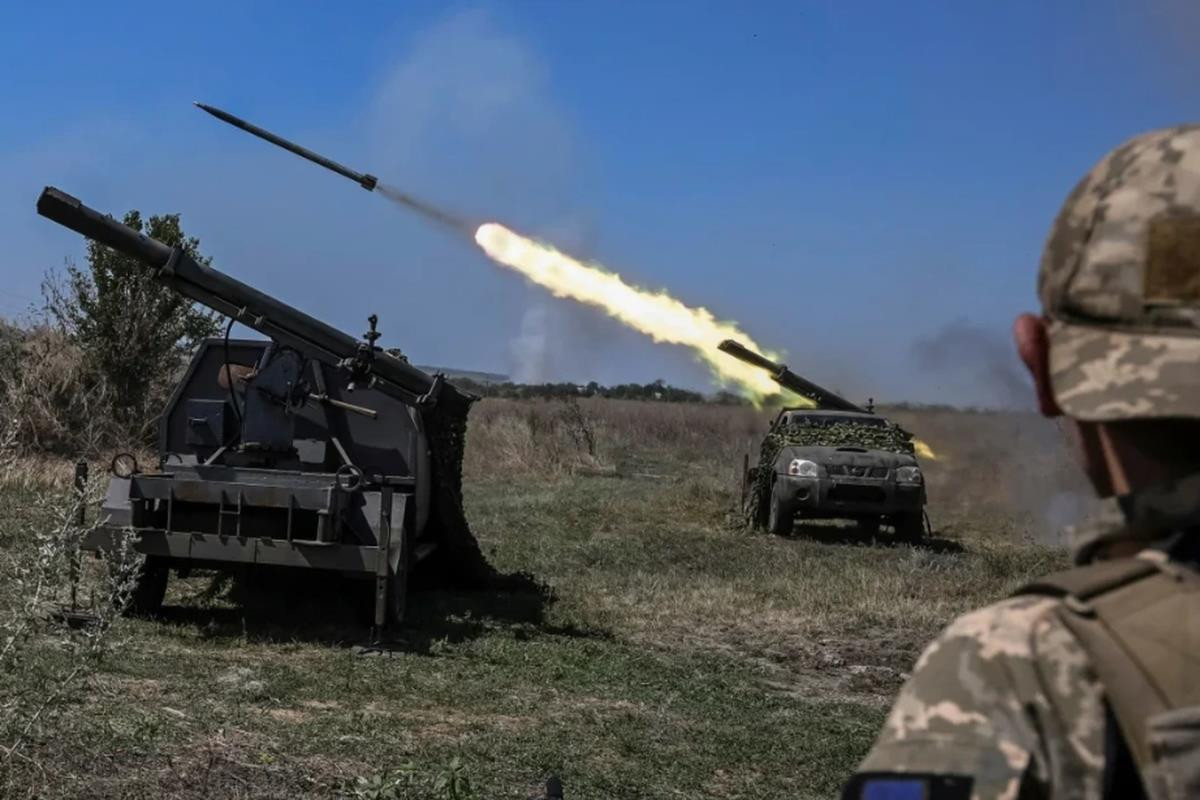 Do đó, phân tích tình hình ở mặt trận cho thấy, các quyết định của Tổng thống Zelensky nhằm tăng cường phòng thủ Kiev sẽ khiến các khu vực khác lâm nguy, có có thể gây ra hậu quả thảm khốc cho Quân đội Ukraine.