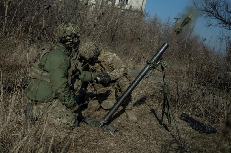 Cooper nhấn mạnh rằng Ukraine, bất chấp sự hỗ trợ của phương Tây, vẫn phải đối mặt với những vấn đề nghiêm trọng trong việc cung cấp cho quân đội của mình mọi thứ họ cần. Thiếu đạn dược, trang bị và thiết bị bảo hộ tạo ra những lỗ hổng nghiêm trọng mà Quân đội Nga đã khai thác thành công trong các hoạt động tấn công của mình.