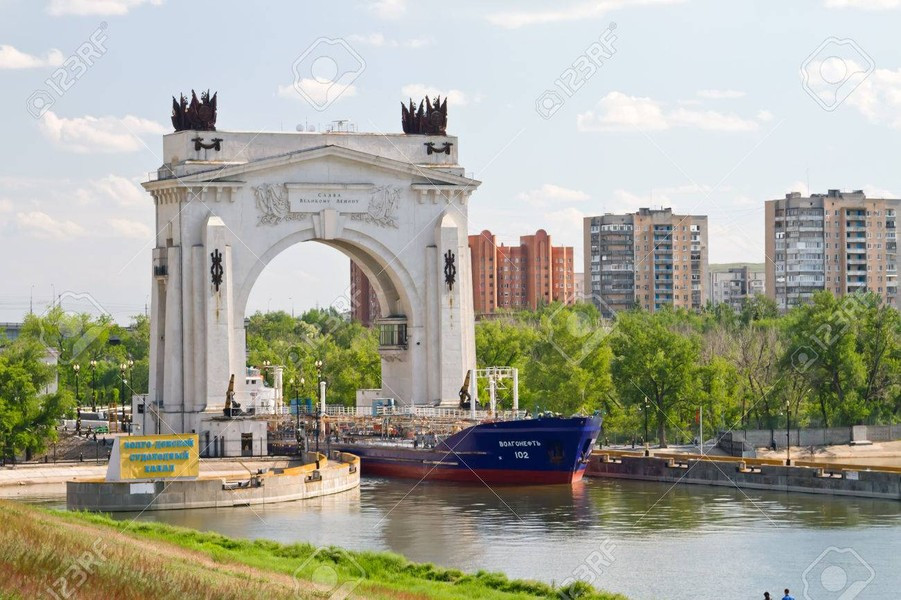 Tàu hộ vệ Tucha hiện đang phục vụ trong Hạm đội Biển Đen của Liên bang Nga. Việc bàn giao nó cho đội tàu lâu đời nhất của Nga, cụ thể là Hạm đội Caspian, chắc chắn mang ý nghĩa chiến lược và địa chính trị.