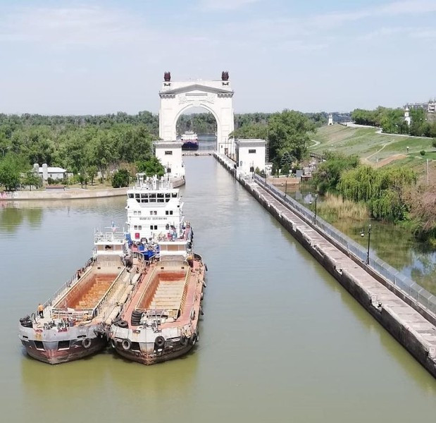 Theo lộ trình này, tàu hộ vệ sẽ đến Biển Azov. Từ đó chiếc Tucha có thể dễ dàng tiếp cận sông Don. Sông này có một số nhánh, nhưng đáng chú ý là một kênh đã được xây dựng để nối sông Don với sông Volga, nó được gọi là Kênh Volga-Don.