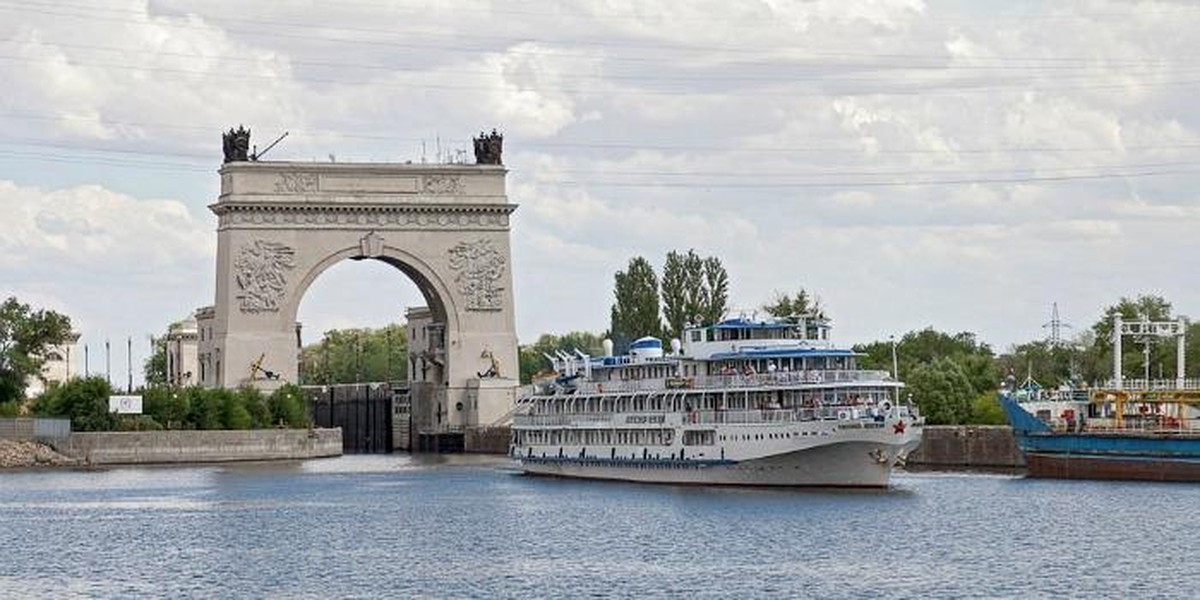 Tuy nhiên đích đến lần này lại khác, một số người có thể nhớ lại từ các sự kiện xảy ra vào đầu tháng 12, hình ảnh vệ tinh tiết lộ rằng tàu Tucha đã xuất hiện một cách bất ngờ ở Biển Đen.