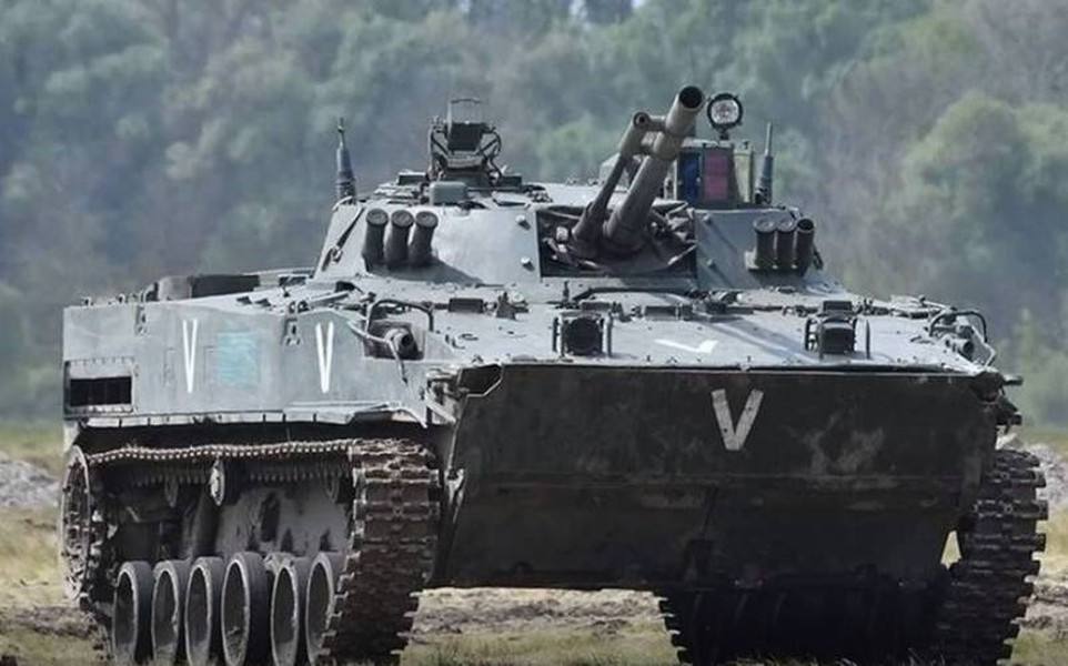 Vũ khí chính của BMD-4M tương tự BMP-3, nhưng nó sở hữu hệ thống điều khiển hỏa lực tiên tiến hơn, bổ sung khả năng tấn công chính xác mục tiêu, đặc biệt là khi đang di chuyển.