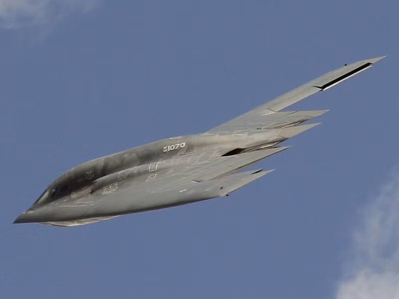 Công việc sẽ diễn ra tại nhà máy của Northrop Grumman nằm tại Palmdale, California, cũng như tại một số căn cứ của Không quân Mỹ. Dự kiến việc hoàn thành hợp đồng sau 5 năm, đến ngày 3/5/2029.