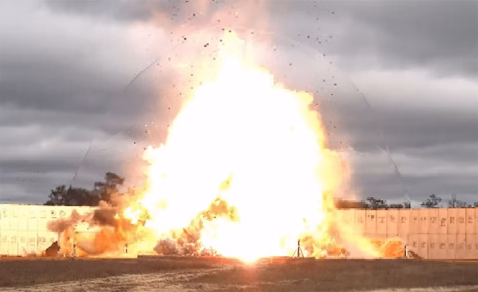 Là một phần của chương trình hiện đại hóa phi đội B-2 Spirit, Không quân Mỹ (USAF) muốn tích hợp quả bom phá bê tông GBU-72 nặng 2.300 kg (mới được thử nghiệm trong năm 2021) vào chiếc máy bay ném bom tàng hình chiến lược này.