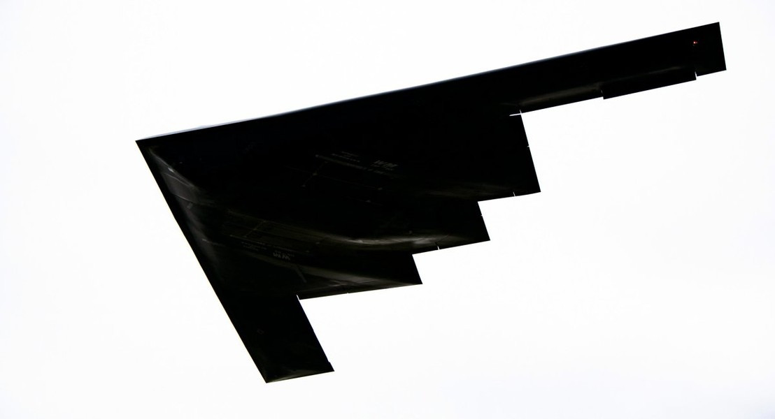 Quay trở lại hiện tại, theo cổng thông tin The Drive, chưa có thời hạn rõ ràng khi nào việc tích hợp bom xuyên hầm ngầm GBU-72 vào bộ vũ khí trang bị của máy bay ném bom tàng hình B-2 Spirit sẽ diễn ra.