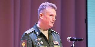 Về nguyên nhân bắt giữ Tướng Kuznetsov, kênh Telegram “Rybar” hé lộ, ông Kuznetsov bị điều tra vì các hoạt động liên quan đến công việc cũ của ông ở Tổng cục 8, chứ không phải vì “vấn đề nhân sự”. Có thể, ông Kuznetsov bị buộc tội vì đã để “rò rỉ” các tài liệu bí mật quốc gia.