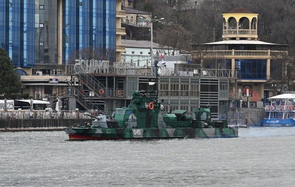 Lớp tàu tuần tra chuyên tác chiến đường sông và vùng cửa biển nói trên gây chú ý cho giới quan sát khi chúng được tích hợp tháp pháo của xe tăng hạng nhẹ PT-76 ở ngay phía trước mũi.