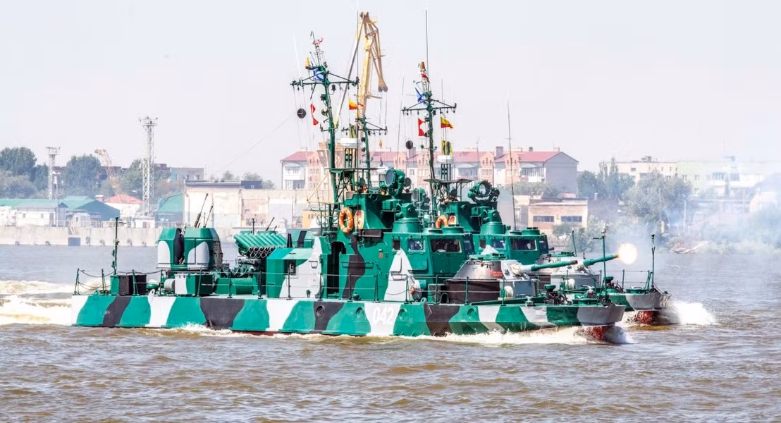 Tháp pháo của T-34/76 chứng minh rằng nó làm việc hiệu quả không kém gì khi đặt trên khung gầm một chiếc xe tăng thông thường, mặc dù điều kiện sông nước bất ổn hơn rất nhiều.