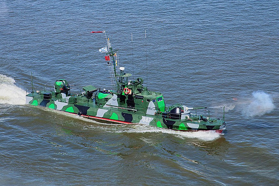 Cách làm này thực chất đã được Hải quân Liên Xô tiến hành từ những năm chiến tranh thế giới thứ hai, khi họ tận dụng tháp pháo của xe tăng PT-34/76 (gắn pháo 76 mm) để lắp cho tàu tuần tra đường sông Dự án 1124.