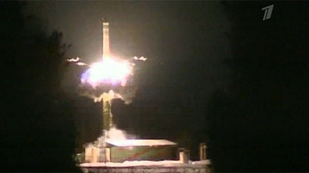 Đầu đạn cơ động cao của RS-26 Rubezh bay với tốc độ 6,7 km/s và liên tục thay đổi quỹ đạo trong hành trình, không thể bị các hệ thống phòng không/phòng thủ tên lửa như Patriot đánh chặn, khi tổ hợp này chỉ có khả năng bắn trúng mục tiêu với tốc độ 3,5 km/s.