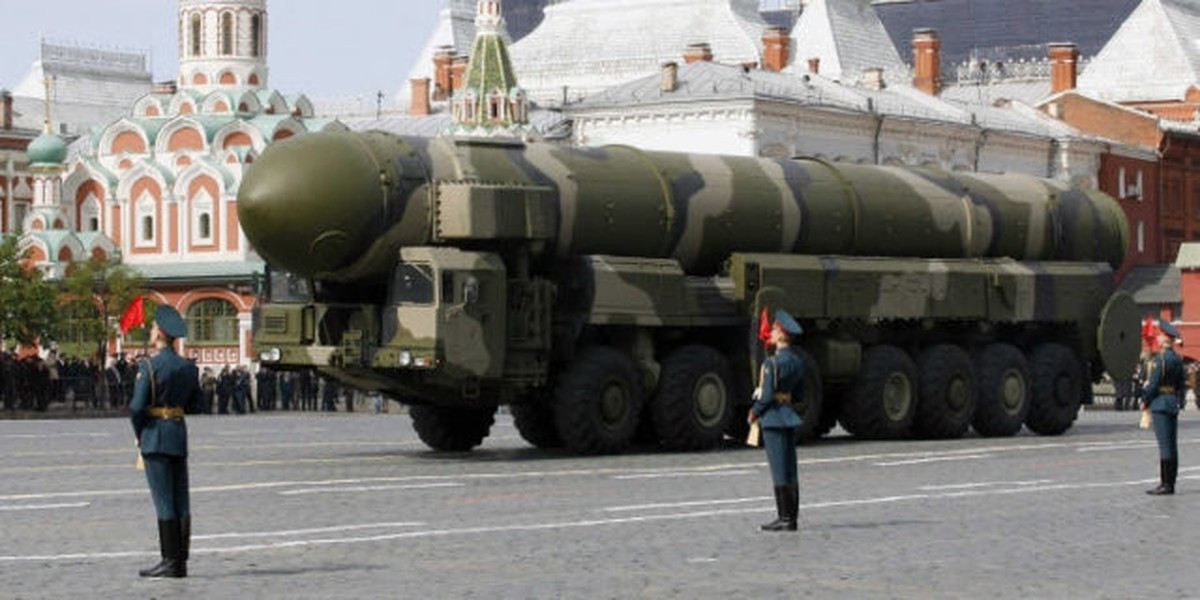 Với những cuộc thử nghiệm trên, Mỹ cáo buộc Nga vi phạm Hiệp ước INF, cho dù Nga giải thích tầm bắn của RS-26 Rubezh vượt quá 6.000 km và tương ứng với tên lửa đạn đạo xuyên lục địa chứ không phải tên lửa tầm trung.