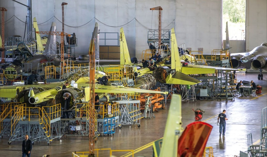 Bên cạnh đó, truyền thông quốc tế cũng ghi nhận việc nhà máy KnAAZ đã tăng đáng kể khối lượng sản xuất đối với cả tiêm kích thế hệ 4++ Su-35 và máy bay chiến đấu tàng hình Su-57 thế hệ mới nhất.