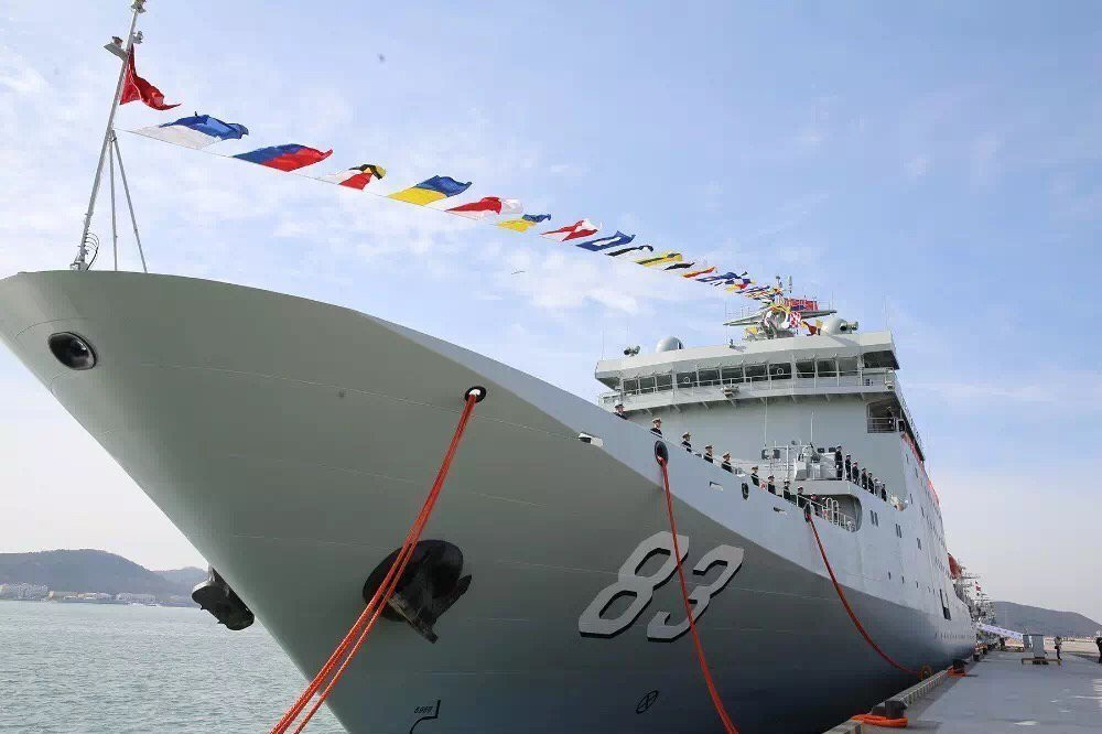 Đây là tàu huấn luyện lớn và hiện đại nhất trong biên chế Hải quân Trung Quốc, có khả năng bảo đảm sinh hoạt cho 400 học viên và sĩ quan huấn luyện. Sau khi biên chế, tàu này được bàn giao cho Học viện Hải quân Đại Liên.