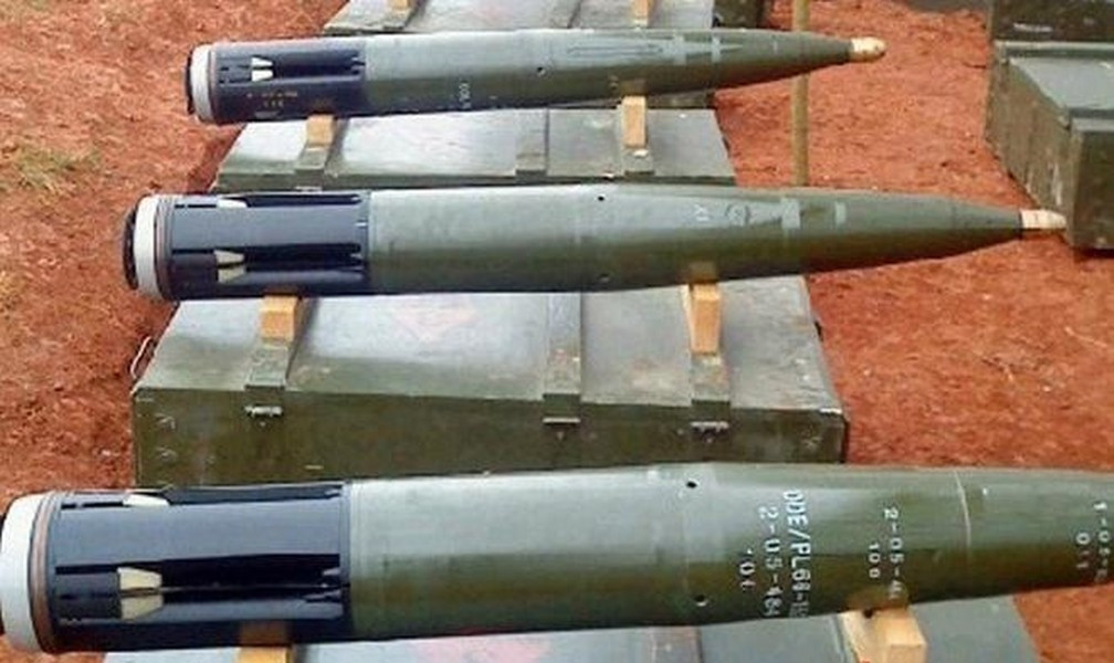 Krasnopol là đạn pháo dẫn đường chính xác do Liên Xô nghiên cứu từ những năm 1970, được đưa vào sản xuất năm 1986. Krasnopol bao gồm đạn dẫn đường có sức nổ cao và thiết bị chỉ định mục tiêu bằng laser.