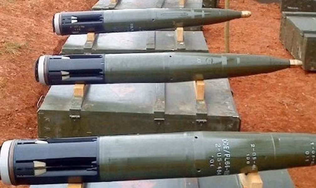 Krasnopol là đạn pháo dẫn đường chính xác do Liên Xô nghiên cứu từ những năm 1970, được đưa vào sản xuất năm 1986. Krasnopol bao gồm đạn dẫn đường có sức nổ cao và thiết bị chỉ định mục tiêu bằng laser.