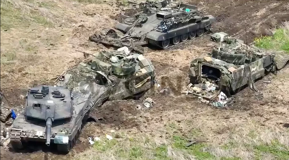 Đây không phải lần đầu Nga sử dụng đạn dẫn đường chính xác Krasnopol để phá hủy xe tăng M1 Abrams của Ukraine. Trước đó, ngày 4/5, Bộ Quốc phòng Nga cho biết quân đội nước này đã sử dụng loại đạn này để tấn công xe tăng M1 Abrams và xe chiến đấu bộ binh Bradley.