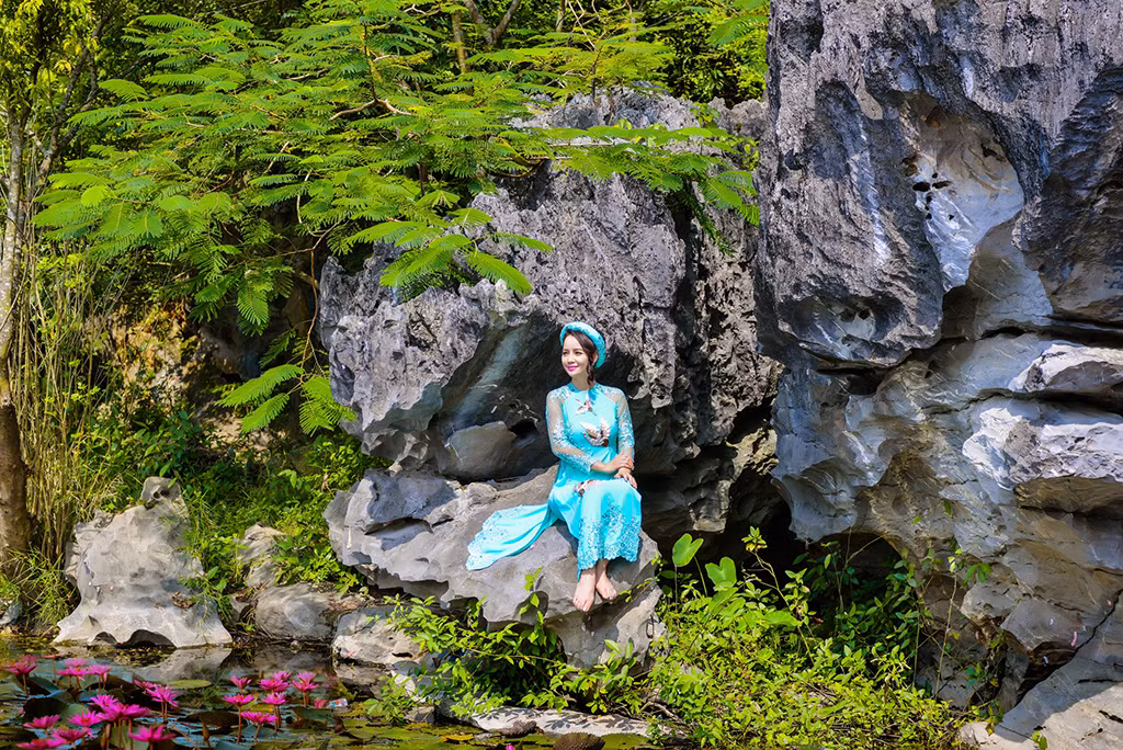 Trải qua 21 năm "lăn lộn" trong nghề, nhan sắc của Mai Thu Huyền dường như không thay đổi so với thời cô bước chân vào làng giải trí năm 1995.