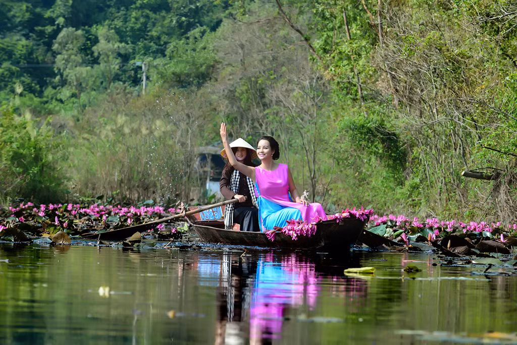 Nụ cười hiền bên cạnh đôi mắt đượm buồn là một trong những ấn tượng của khán giả khi nhắc tới diễn viên Mai Thu Huyền.
