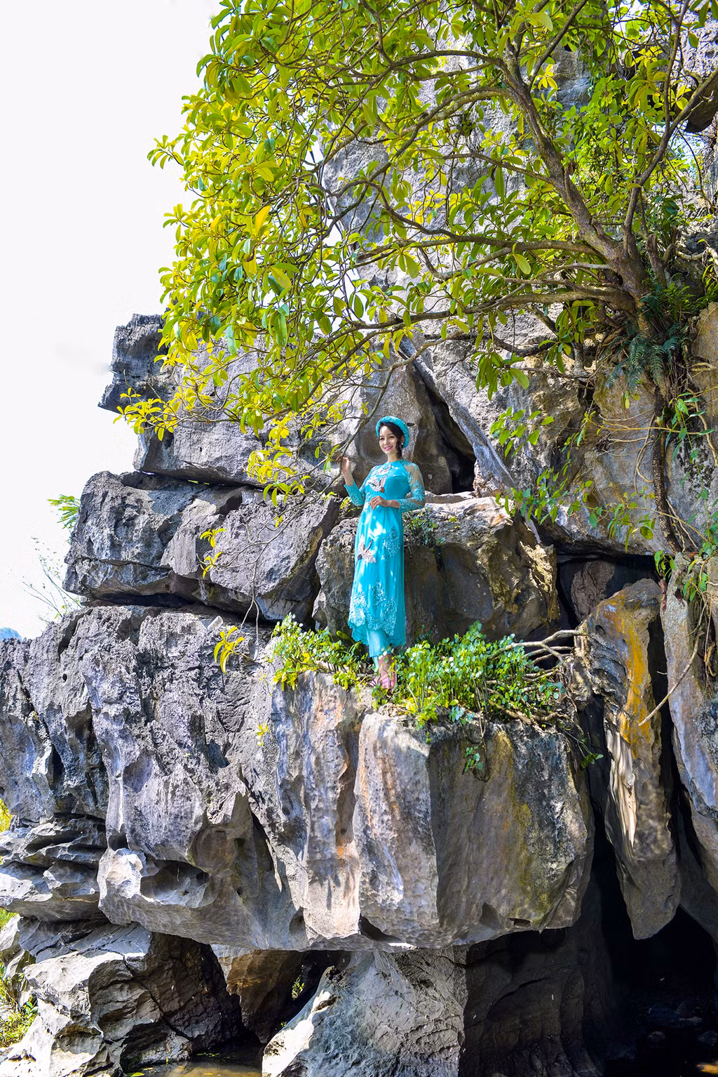 Sở hữu khuôn mặt đậm chất Á Đông, Mai Thu Huyền càng cuốn hút hơn khi khoác lên mình tà áo dài thướt tha.