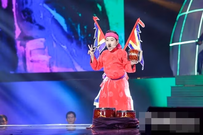 Hoa phu thuy Nhat Minh dang quang Giong hat Viet nhi 2016-Hinh-4