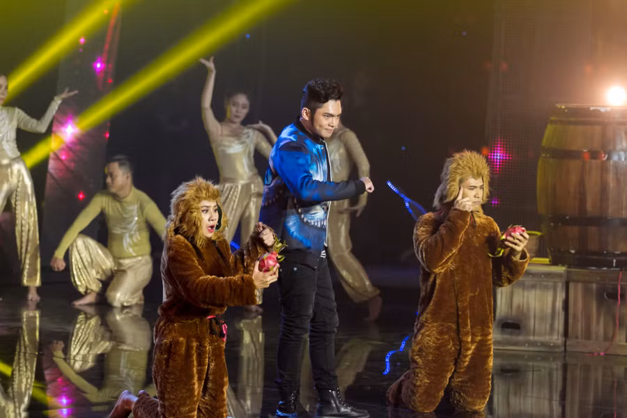 Với sự hy sinh hết mình vì nghệ thuật được thể hiện qua tiểu phẩm được đầu tư hoành tráng, có đu bay trên không, nhảy qua vòng lửa và nhốt mình trong chiếc rương bị lửa thiêu thật trên sân khấu, đội Cá Biệt đã xuất sắc giành được chiến thắng trước đội Tam Hạp của ca sĩ Thụy Vân, diễn viên Dũng Nhí, Việt Trần.