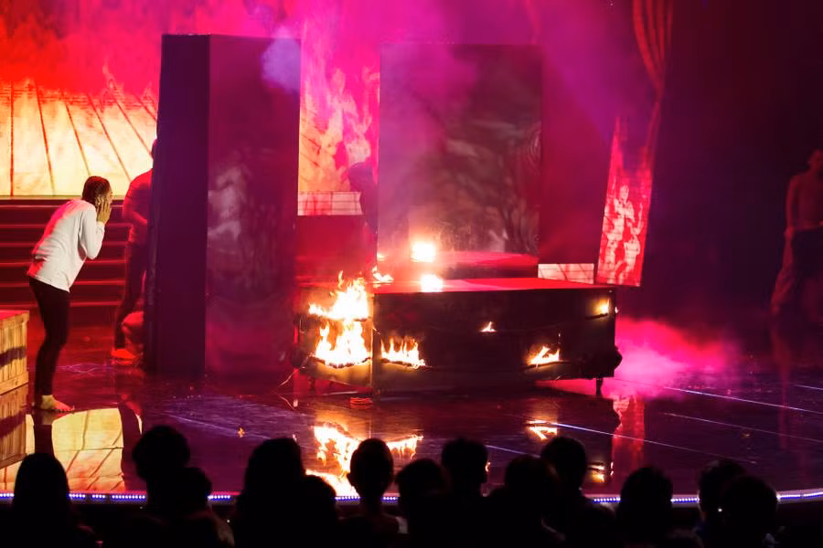 Trong phần thi của đêm chung kết Cùng nhau tỏa sáng, rapper Bảo Kun được đánh giá cao khi đảm nhận những pha khó khăn như ảo thuật đốt người. Bảo Kun bị trói tay, phải bước vào trong chiếc hòm sắt khóa kín và châm lửa thật. Phần trình diễn này khiến khán giả trường quay được một phen thót tim.