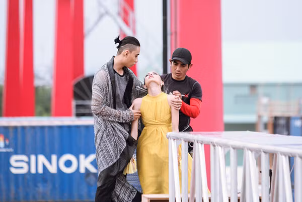 Nam lun Fung La khien giam khao Thanh Hang gian tim mat