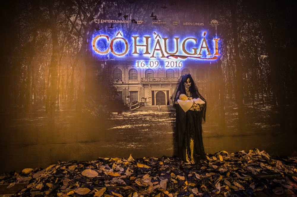 Bộ phim kinh dị lãng mạn "Cô hầu gái" dự kiến khởi chiếu ngày 16/9/2016. 