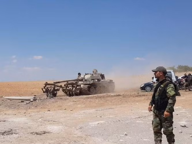 Quân đội chính phủ Syria cũng nhắm mục tiêu vào nhóm Quân đội Quốc gia Syria (SNA) do Thổ Nhĩ Kỳ hậu thuẫn gần tuyến đường quốc lộ liên kết với các thủ phủ tỉnh Aleppo và Al-Hasakah.