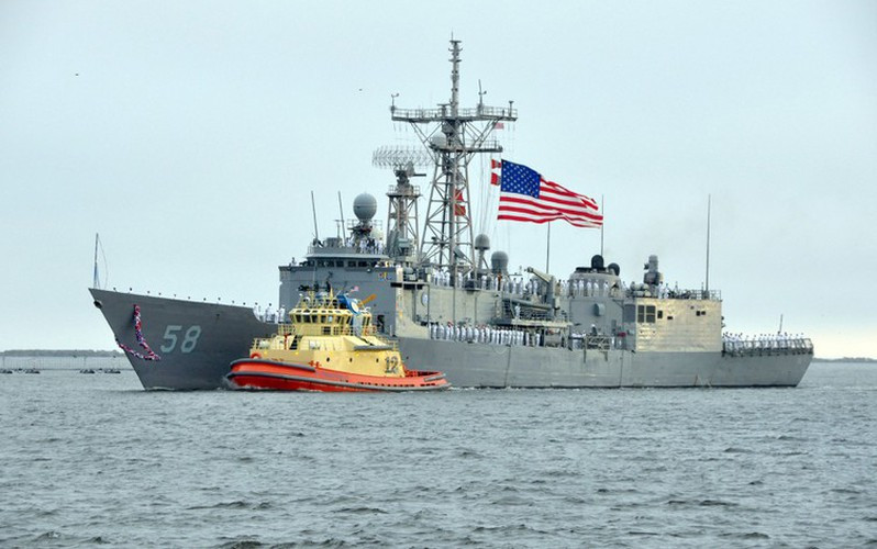 Trên tàu có sàn đáp và nhà chứa cho 2 trực thăng săn ngầm loại MH-60.