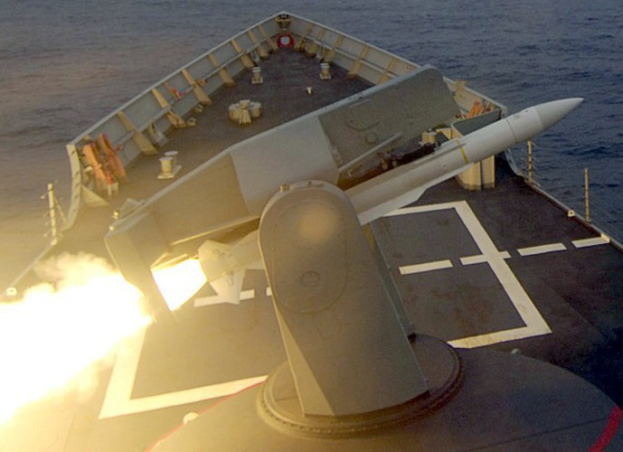 Nó cũng có thể đảm nhiệm các hoạt động khác như giám sát, phòng chống hoạt động buôn bán ma túy bất hợp pháp, hoạt động đánh bắt cá trái phép.