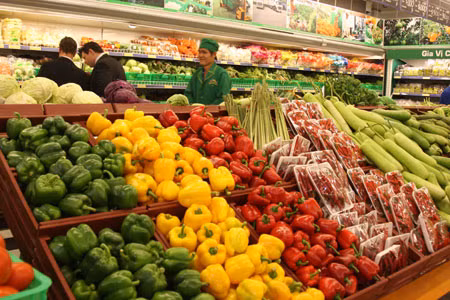 Tại các chợ đầu mối lớn ở Hà Nội như Long Biên, Xuân Đỉnh, chợ đầu mối phía nam (Tân Mai, Hoàng Mai)..., người tiêu dùng dễ dàng có thể mua được các loại nông sản GMO với đa dạng chủng loại và mẫu mã. Ảnh: Infonet