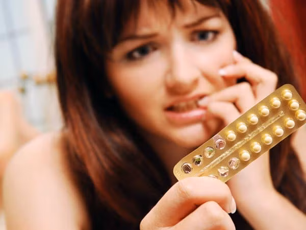 Tác dụng phụ của một số loại thuốc: Dùng một số loại thuốc như kháng sinh mạnh hay các loại thuốc trong điều trị hóa chất, trị xạ cũng có thể gây ra tác dụng phụ bị điếc.