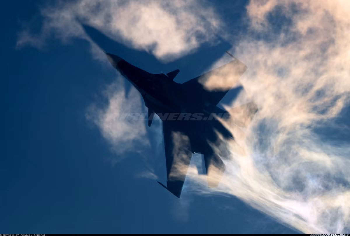 Theo các nguồn tin rò rỉ, phiên bản tiêm kích Su-30SM1 tập trung vào việc nâng cấp hệ thống điện tử hàng không và sẽ cho phép máy bay sử dụng vũ khí dẫn đường chính xác cao thế hệ mới nhất. Theo các chuyên gia quân sự, gói nâng cấp Su-30SM1 sở hữu khả năng tương đương máy bay chiến đấu thế hệ thứ 5. Nguồn ảnh: Airlines.net